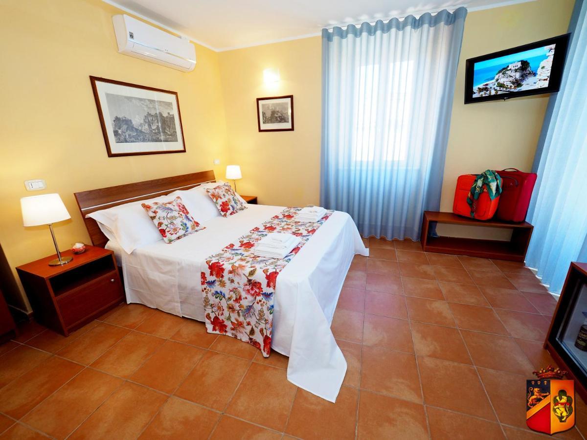 Bed and Breakfast Palazzo Toraldo Di Francia Tropea Zewnętrze zdjęcie